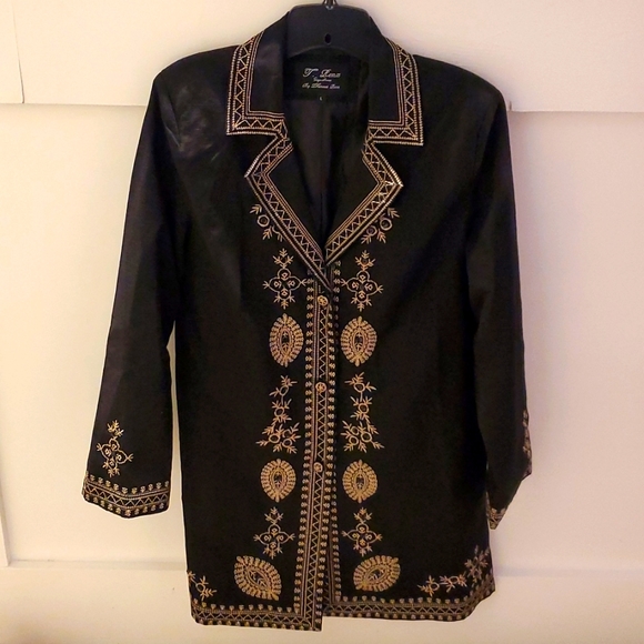 Theresa Renz - Silk , Embroidered blazer.  NEW Must have! BENEFITS RESCUE DOGS - Picture 2 of 12